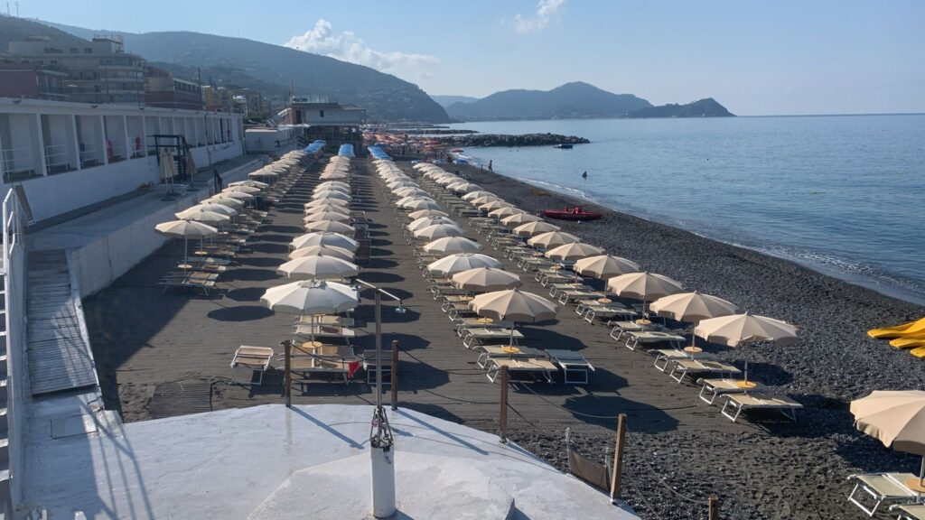 Spiaggia Club Sol Levante cavi di lavagna